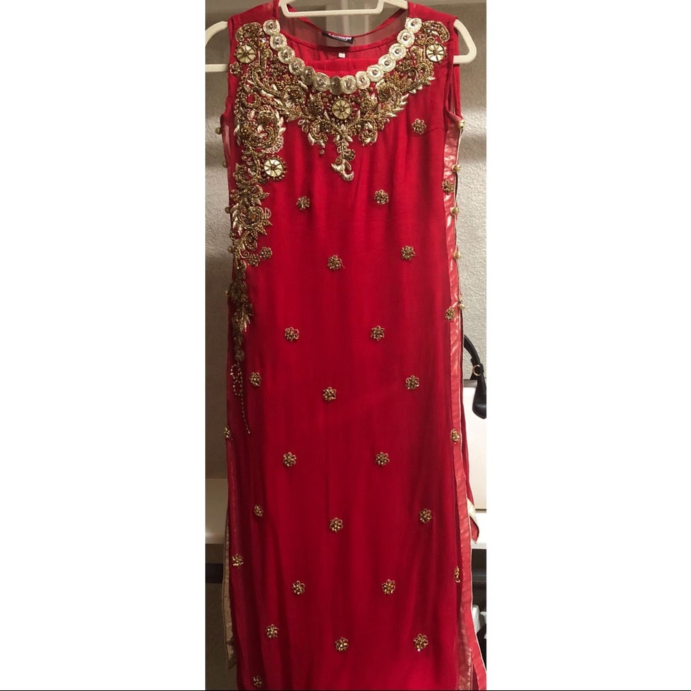 Pakistani traditional Outfit